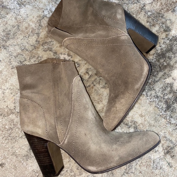 VINCE CAMUTO - Suede bootie - Picture 3 of 5